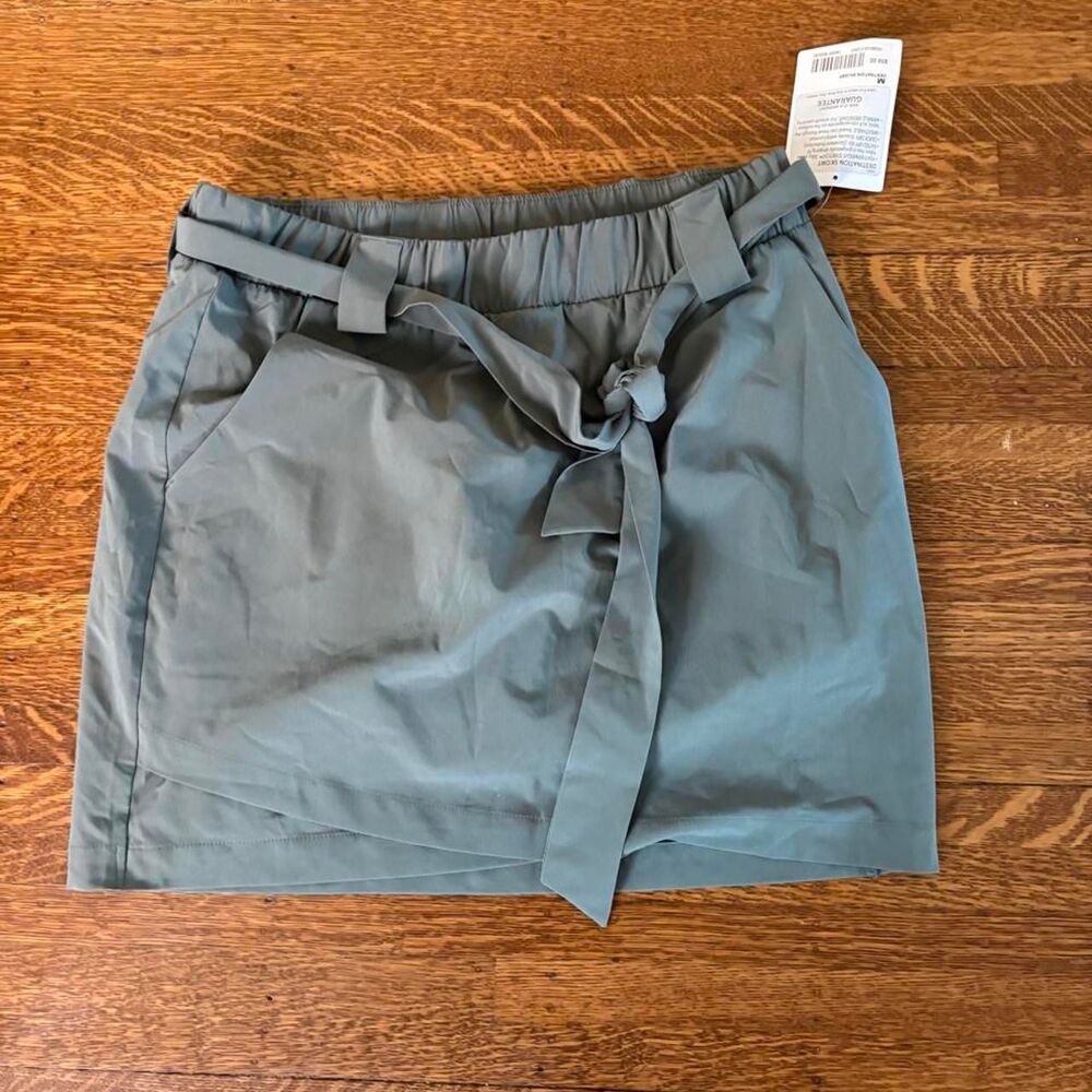 Athleta Women's Grey and Green Shorts